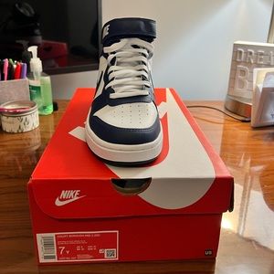 Youth Boys - Court Borough Low 2 Basketball Shoe - Size 7 Signal Blue/White